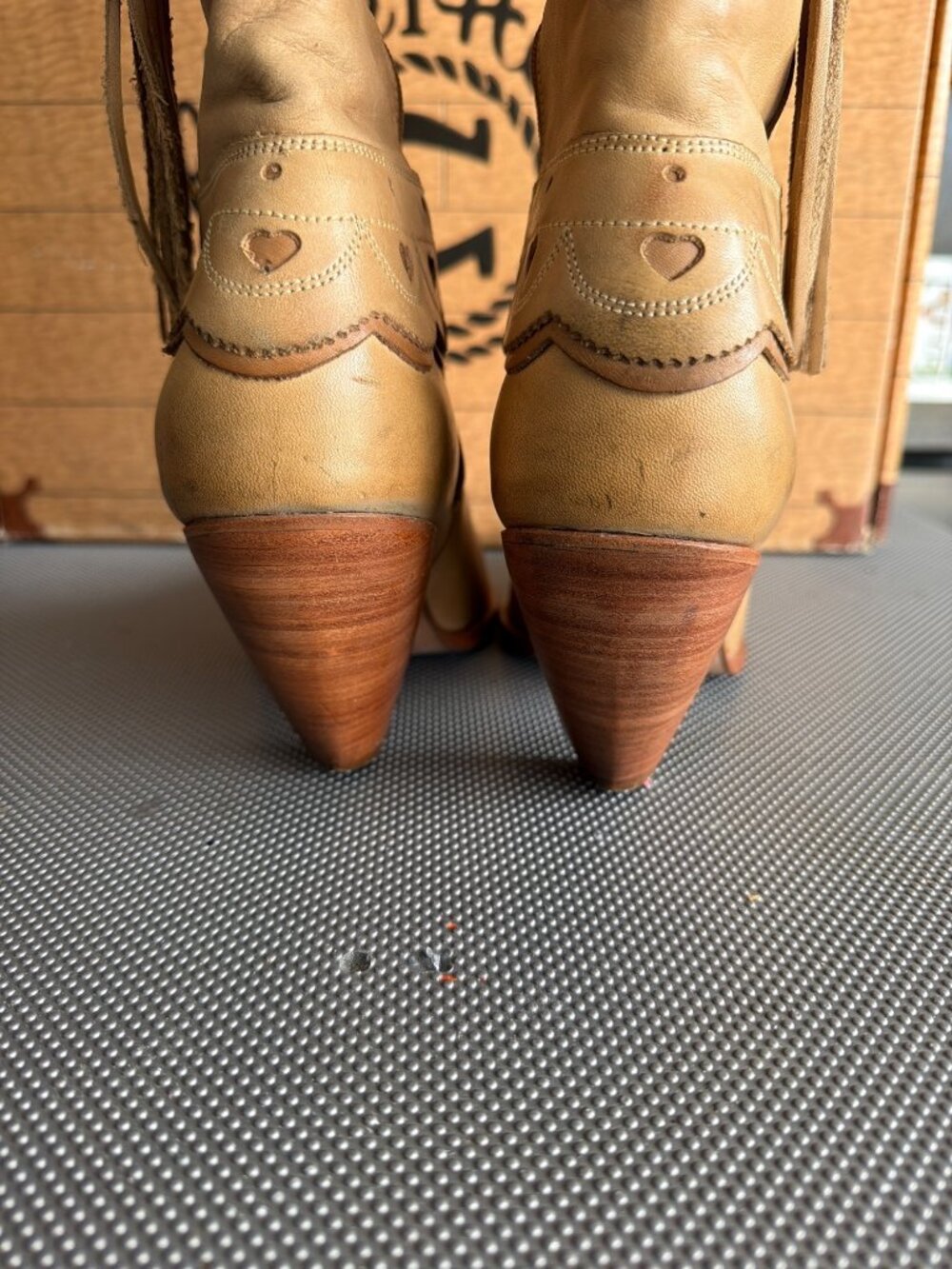 Charlie 1 Horse Lucchese Women's Tan Leather Side Tassel Mid-Calf Boots 8 w/Box - Picture 5 of 16